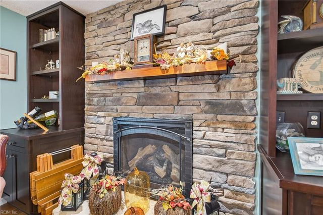 110 Grand View DR, Hampton, VA 23664