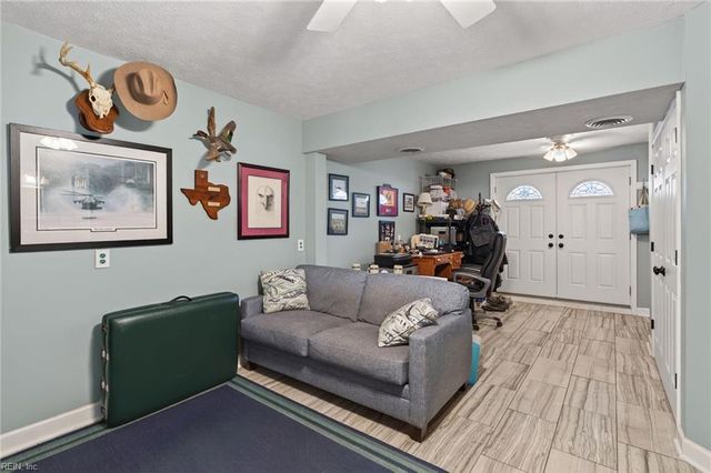 110 Grand View DR, Hampton, VA 23664