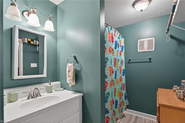 110 Grand View DR, Hampton, VA 23664