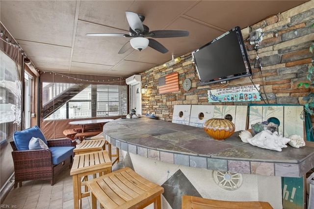 110 Grand View DR, Hampton, VA 23664