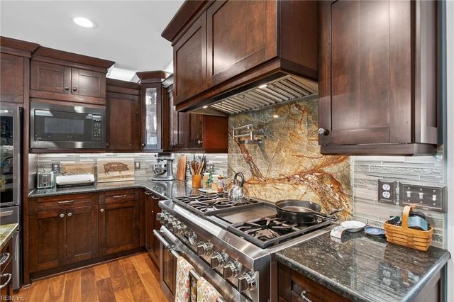 110 Grand View DR, Hampton, VA 23664