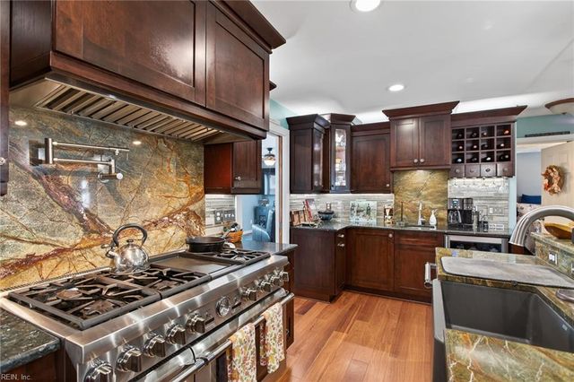 110 Grand View DR, Hampton, VA 23664