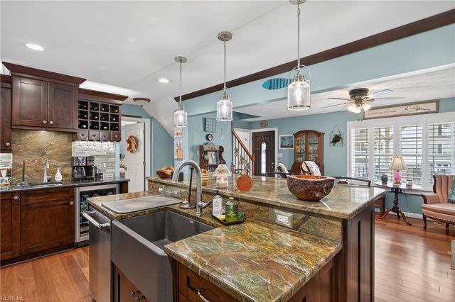 110 Grand View DR, Hampton, VA 23664