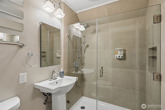11633 NE 92nd Street, Kirkland, WA 98033