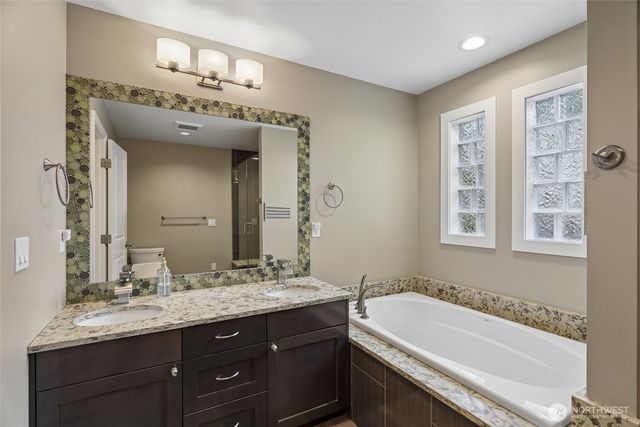 11633 NE 92nd Street, Kirkland, WA 98033
