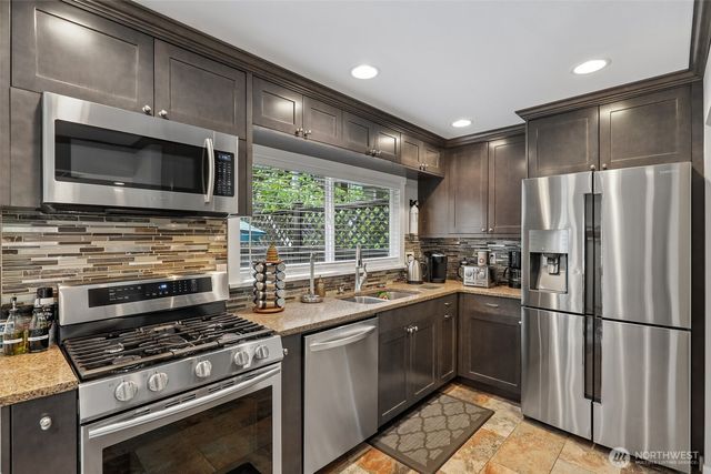 11633 NE 92nd Street, Kirkland, WA 98033