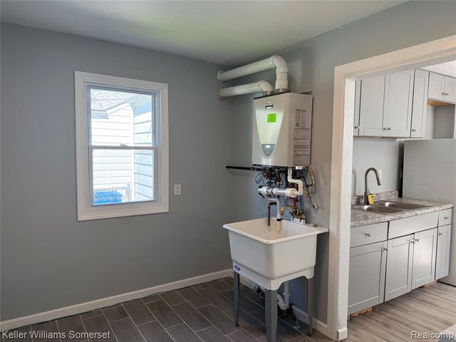 7514 Westminster Avenue, Warren, MI 48091