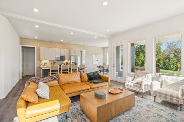 1760 Boxwood Dr, Nashville, TN 37211