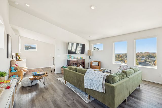 1760 Boxwood Dr, Nashville, TN 37211