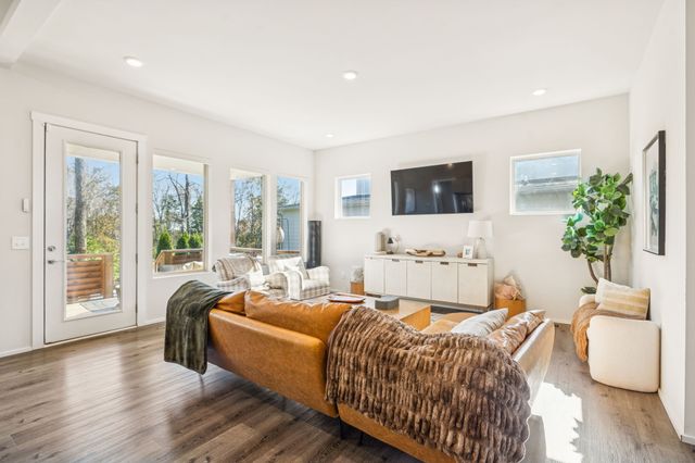 1760 Boxwood Dr, Nashville, TN 37211