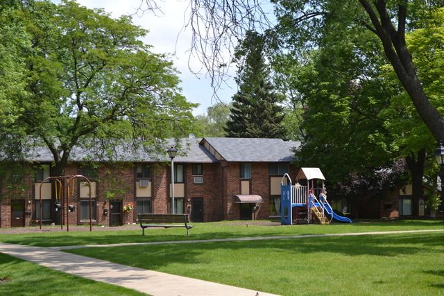 1S265 Holyoke Lane, Villa Park, IL 60181