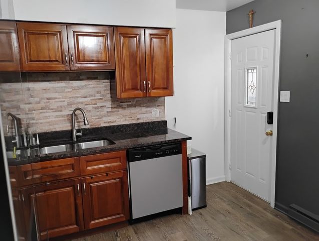 1S265 Holyoke Lane, Villa Park, IL 60181