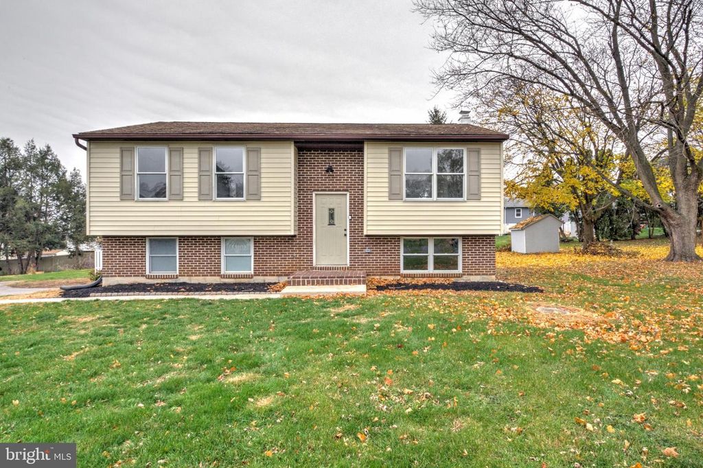 1038 STELLAR DR, Mount Joy, PA 17552