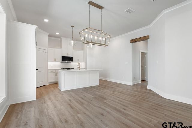 9248 Villas Ct, Tyler, TX 75703