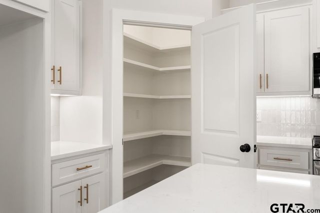 9248 Villas Ct, Tyler, TX 75703