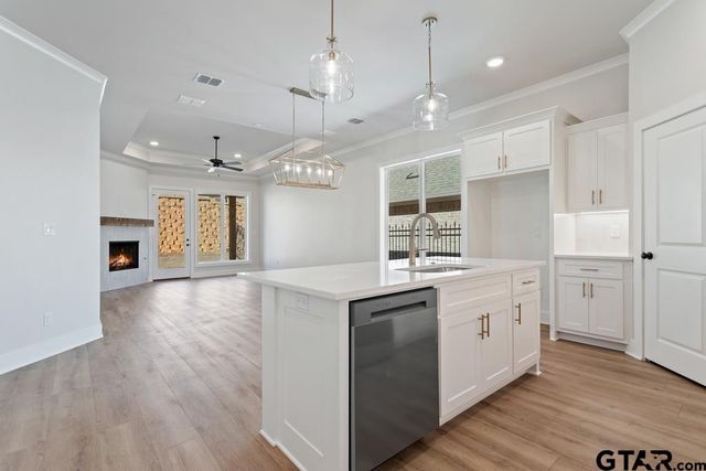 9248 Villas Ct, Tyler, TX 75703