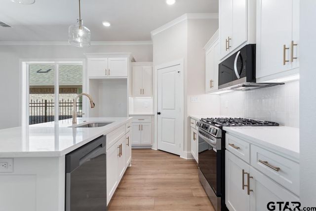 9248 Villas Ct, Tyler, TX 75703