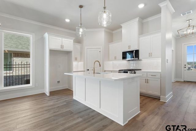 9248 Villas Ct, Tyler, TX 75703