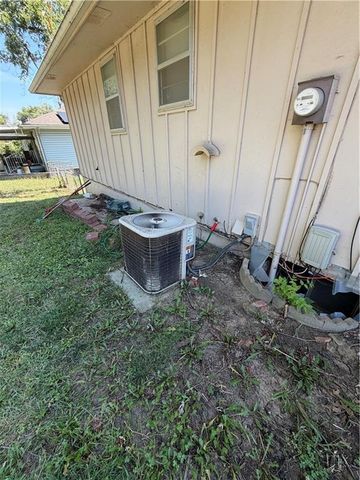 317 Sandstone Drive, Blue Springs, MO 64014