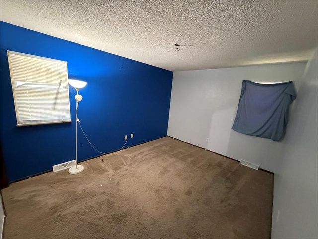 317 Sandstone Drive, Blue Springs, MO 64014