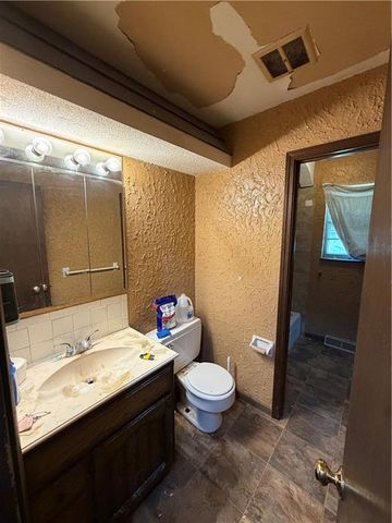 317 Sandstone Drive, Blue Springs, MO 64014