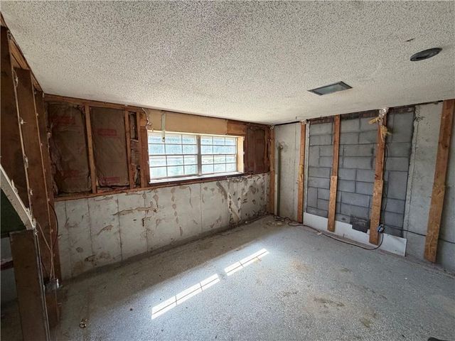 317 Sandstone Drive, Blue Springs, MO 64014
