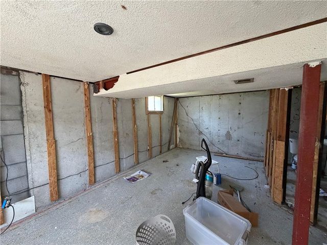 317 Sandstone Drive, Blue Springs, MO 64014