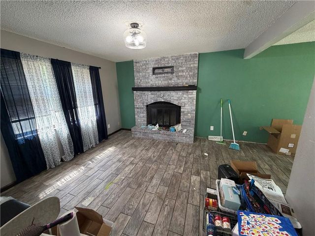 317 Sandstone Drive, Blue Springs, MO 64014