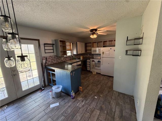 317 Sandstone Drive, Blue Springs, MO 64014