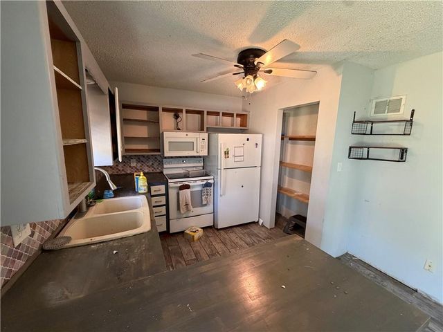 317 Sandstone Drive, Blue Springs, MO 64014