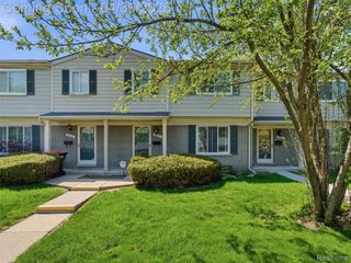 26700 Franklin Pointe Drive, Southfield, MI 48034