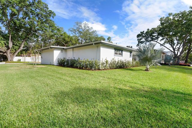 202 S SHORE CREST DRIVE, Tampa, FL 33609