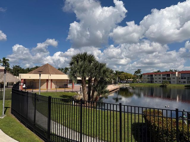 2950 Sunrise Lakes Drive W 305, Sunrise, FL 33322