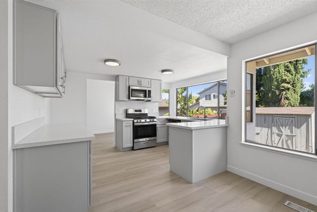 7725 McMullen Way, Sacramento, CA 95828