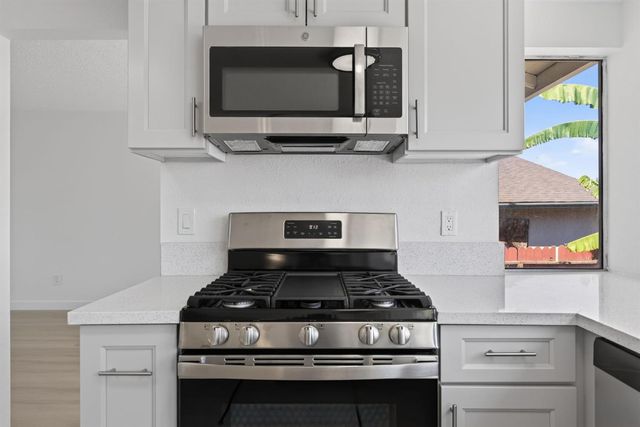 7725 McMullen Way, Sacramento, CA 95828