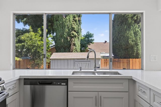 7725 McMullen Way, Sacramento, CA 95828