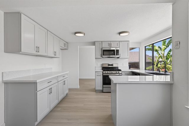 7725 McMullen Way, Sacramento, CA 95828