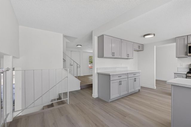 7725 McMullen Way, Sacramento, CA 95828