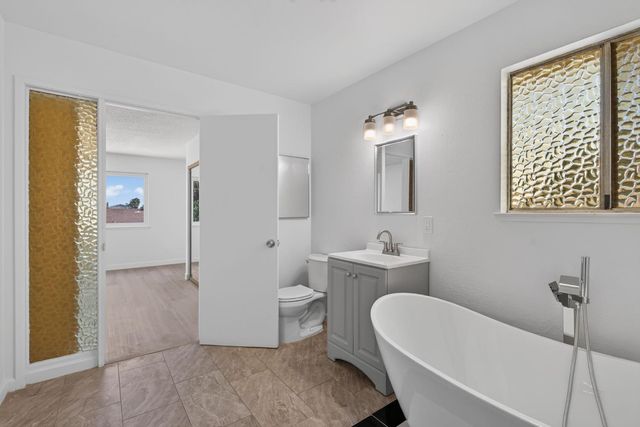 7725 McMullen Way, Sacramento, CA 95828