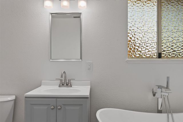 7725 McMullen Way, Sacramento, CA 95828