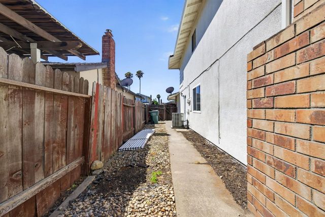 7725 McMullen Way, Sacramento, CA 95828