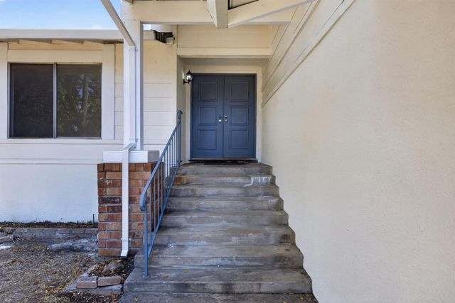 7725 McMullen Way, Sacramento, CA 95828