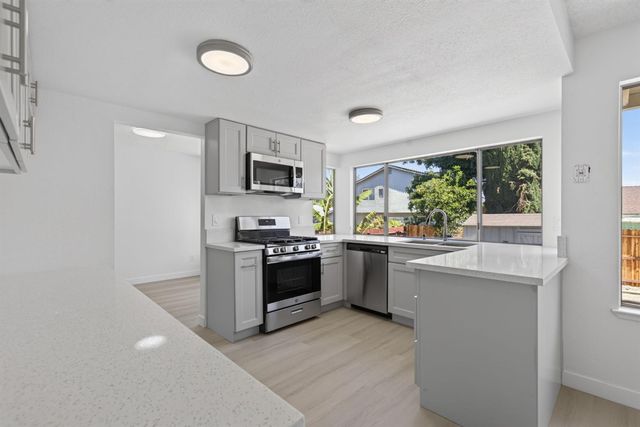 7725 McMullen Way, Sacramento, CA 95828