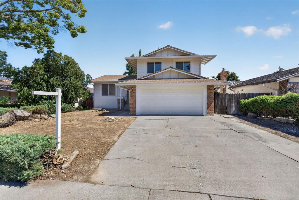 7725 McMullen Way, Sacramento, CA 95828