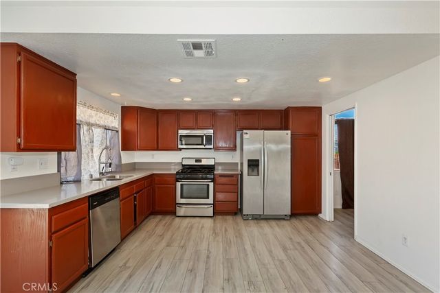 13534 Ironstone Avenue, Victorville, CA 92392