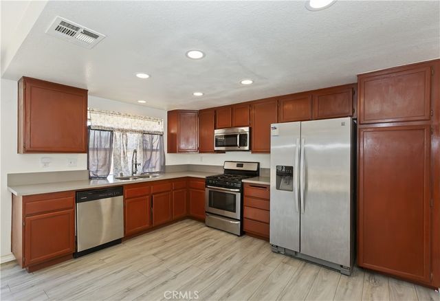 13534 Ironstone Avenue, Victorville, CA 92392