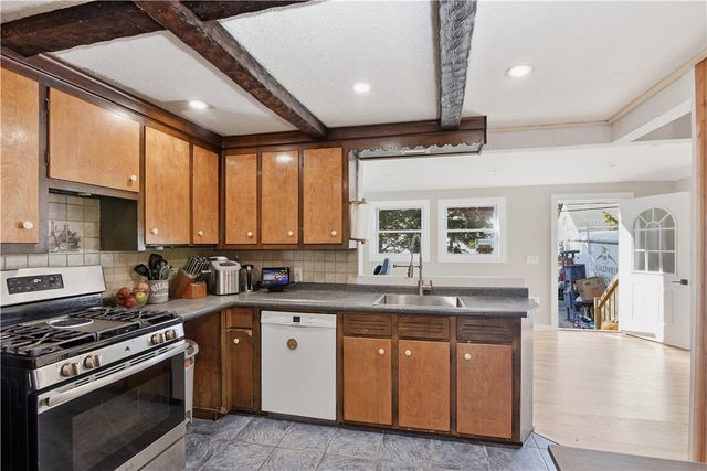 16 Ash Avenue, Cranston, RI 02910