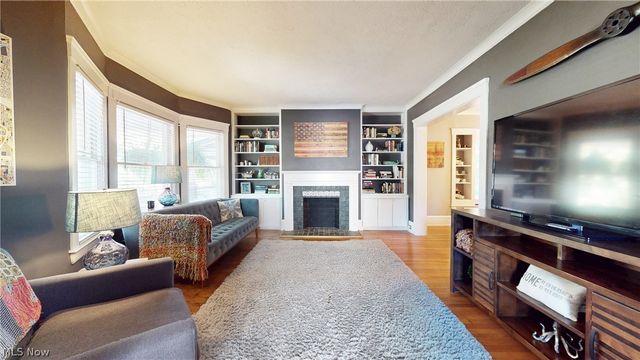 17437 Clifton Boulevard, Lakewood, OH 44107