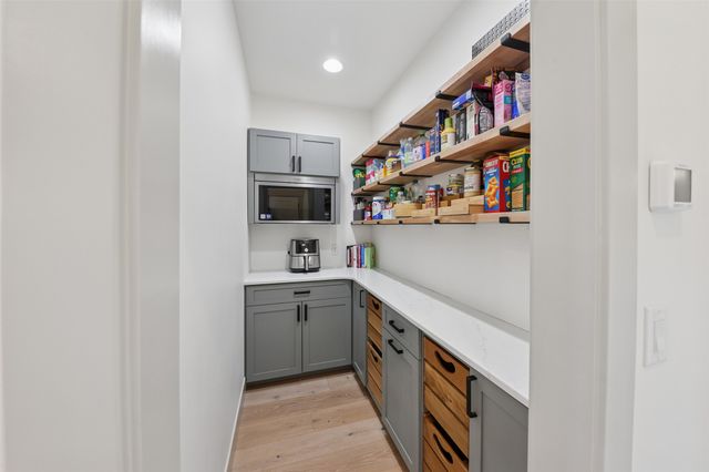 7141 Catalina Court, Pleasant Hill, IA 50327