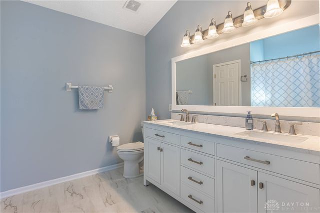 10640 Summer Park Way, Dayton, OH 45458